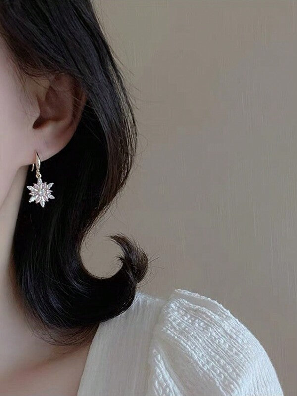 Snowflake Rhinestone Christmas Earrings – Elegant Pink Crystal Jewelry for Women